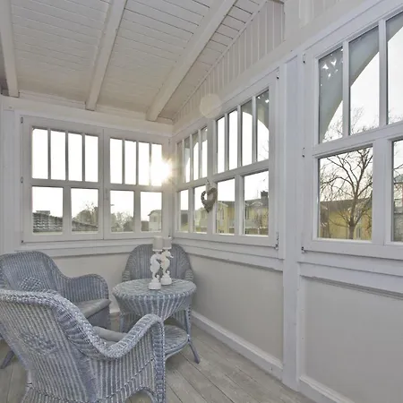 Ruhige Lage, Im Baederstil Mit Wintergarten - Moewe 04