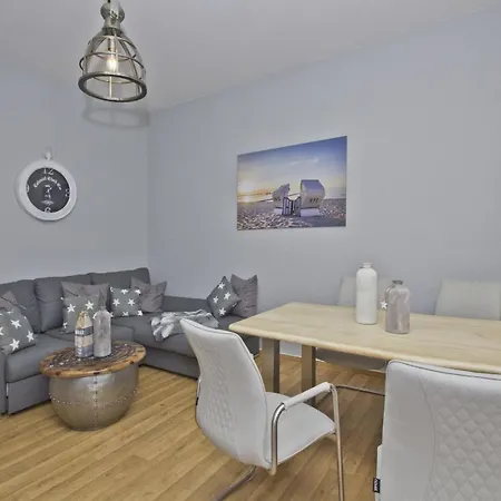 Ruhige Lage, Im Bäderstil Mit Wintergarten - Möwe 04 * Goehren (Ruegen)