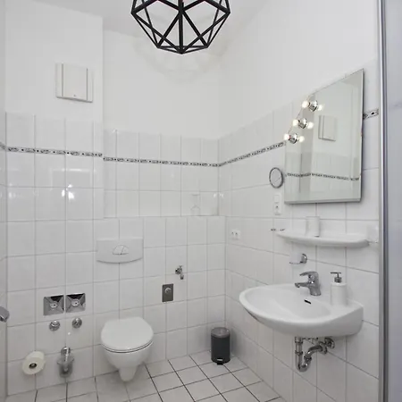 Ruhige Lage, Im Bäderstil Mit Wintergarten - Möwe 04 Goehren (Ruegen)