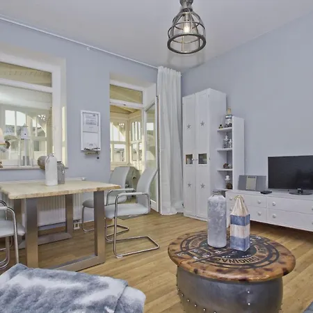 Ruhige Lage, Im Baederstil Mit Wintergarten - Moewe 04 Göhren